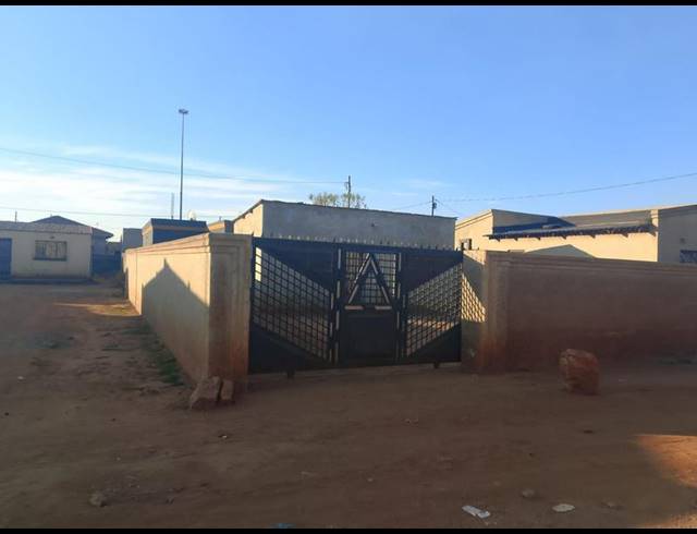 1 BEDROOM HOUSE FOR SALE IN MOLELEKI